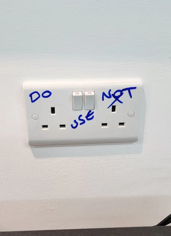 Electrical emergency and power loss caused by faulty sockets and wiring